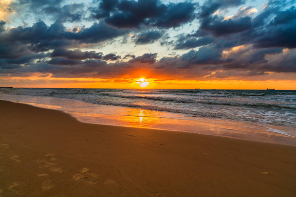 sea waves on the sunset background - Φωτογραφία, εικόνα