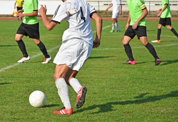 Voetbalwedstrijd in de zomer - Foto, afbeelding