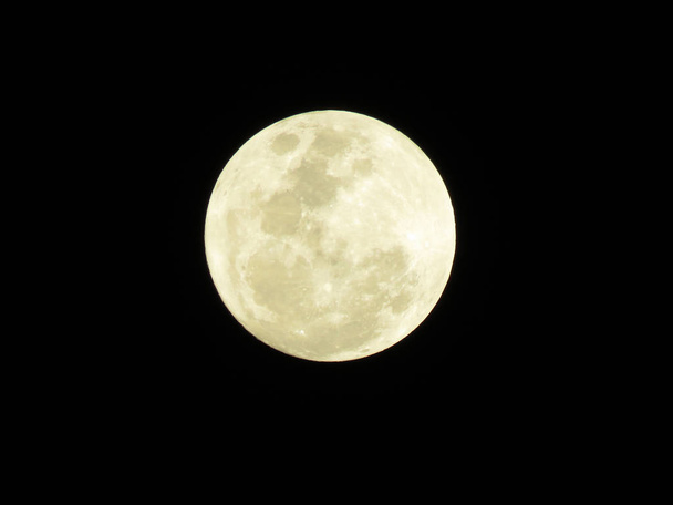 Uma vista de lua cheia em close-up
 - Foto, Imagem