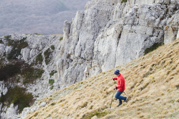 чоловік сходження на скелю
 - Фото, зображення