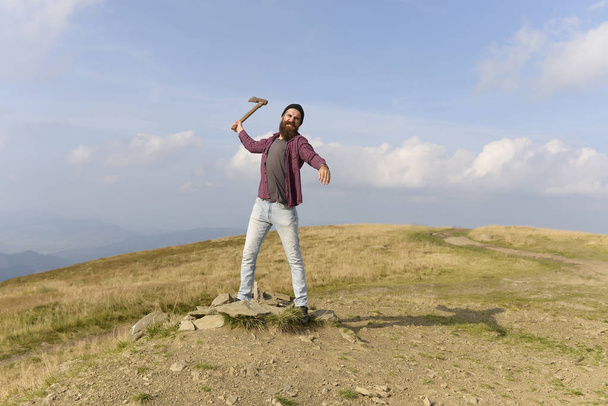 bearded man with ax on mountain - Foto, imagen