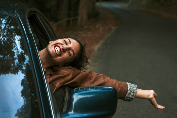 happy woman in car - Valokuva, kuva