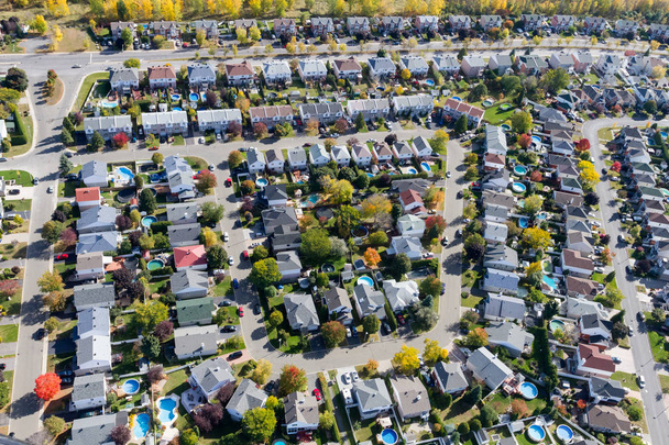 Вид с воздуха на пригород Монреаля
 - Фото, изображение