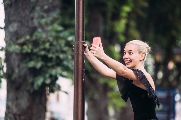 Balerin selfie yapar - Fotoğraf, Görsel