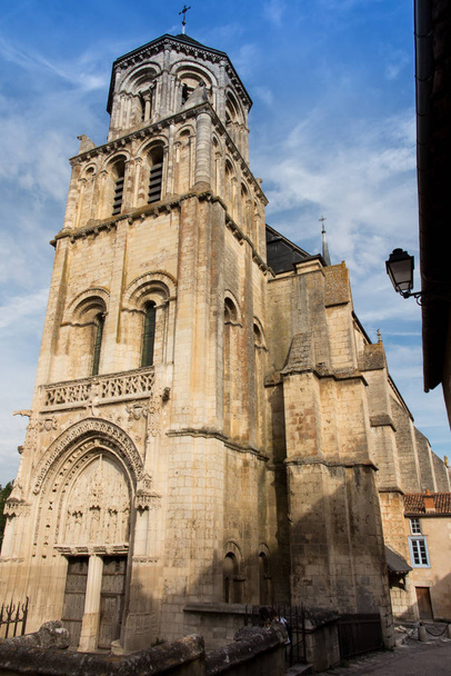 Kościół Świętych Radegund w Poitiers - Zdjęcie, obraz