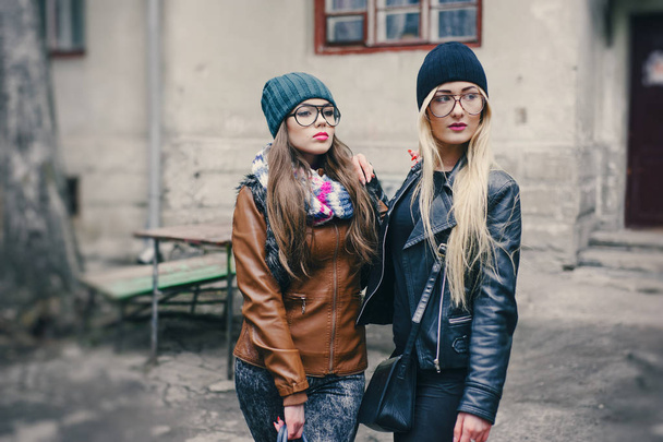 beautiful fashion girls outdoor - Fotoğraf, Görsel