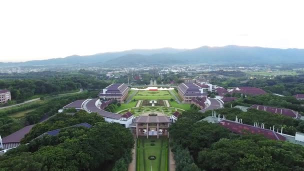 Zonsondergang op de mooiste openbare universiteit in Thailand - Video
