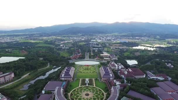 Zonsondergang op de mooiste openbare universiteit in Thailand - Video