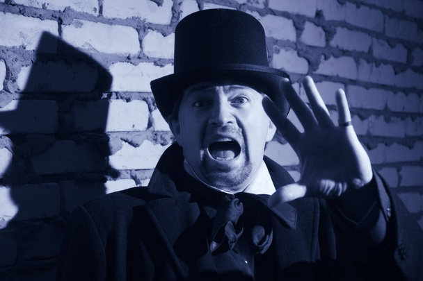 Viktoriánský styl vystrašený muž křičí - Fotografie, Obrázek