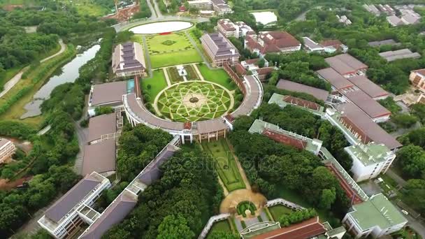 Západ slunce na nejkrásnější veřejné vysoké školy v Thajsku - Záběry, video