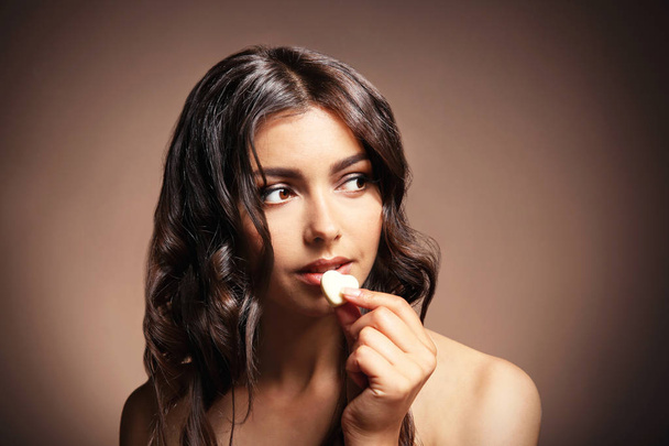 girl eating chocolate - Foto, Imagem