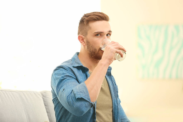 man drinking milk - Foto, afbeelding