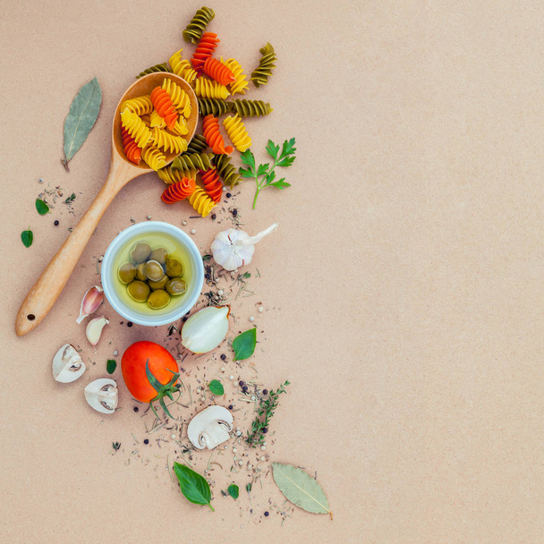 イタリアン コンセプトのパスタ野菜オリーブ オイル風味の wi - 写真・画像