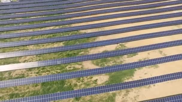 Aerial shot of solar panels - solar power plant. - Video, Çekim