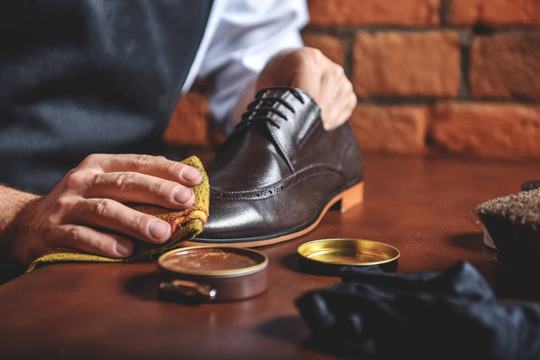 man shining shoes with a rag - 写真・画像