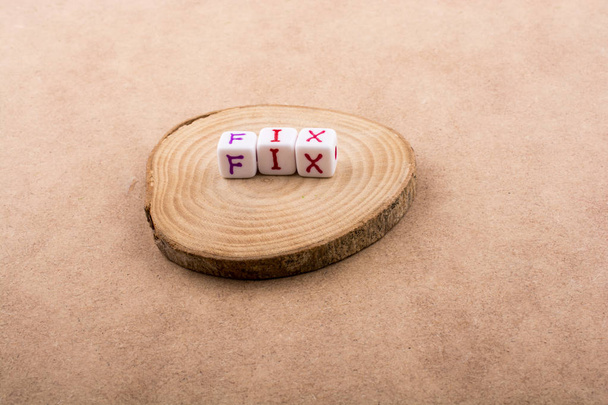 Πολύχρωμο αλφάδι επιστολή κύβους ίνα ξύλινο κομμάτι - Φωτογραφία, εικόνα