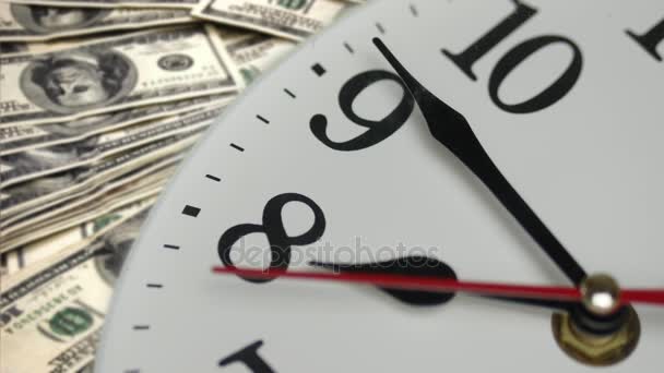 Horloge murale et dollars
 - Séquence, vidéo