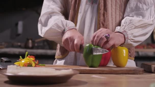 Cutting bell pepper on a cutting board - Filmati, video