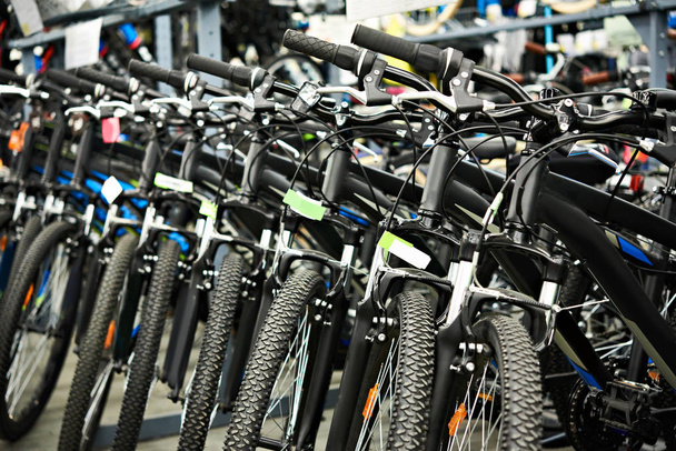 Modern mountain bikes in shop - Fotografie, Obrázek
