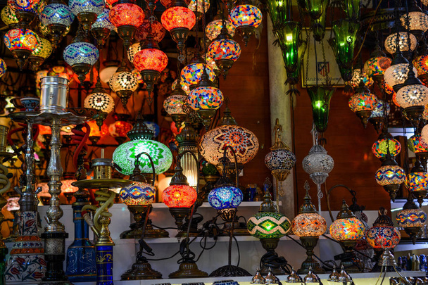 Mosaico lâmpadas otomanas de Grand Bazaar
  - Foto, Imagem