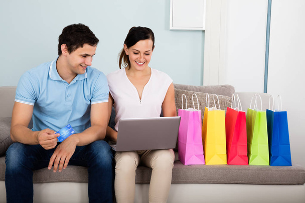Happy Couple Shopping Online  - Foto, immagini