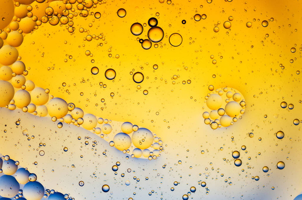Капли масла на воде
 - Фото, изображение