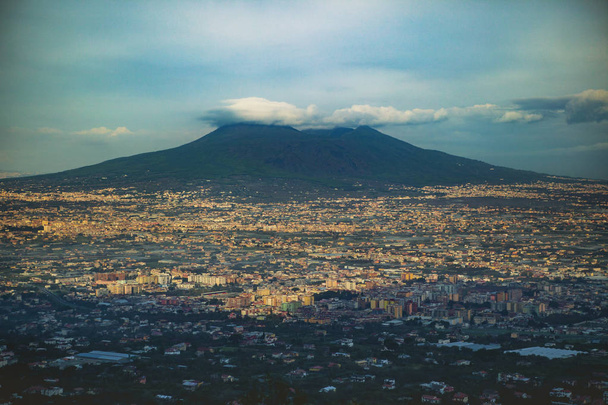 a vulkán Vezúv Dél-Olaszország gyönyörű tájkép - Fotó, kép