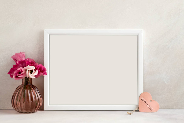 Maqueta floral estilo stock fotografía con marco blanco
 - Foto, Imagen