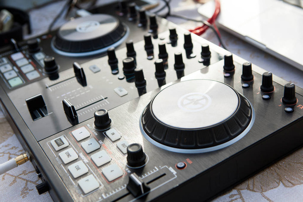 DJ Mixer Controller. - Foto, Bild