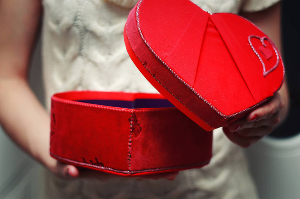 coeur main valentine boîte cadeau
 - Photo, image