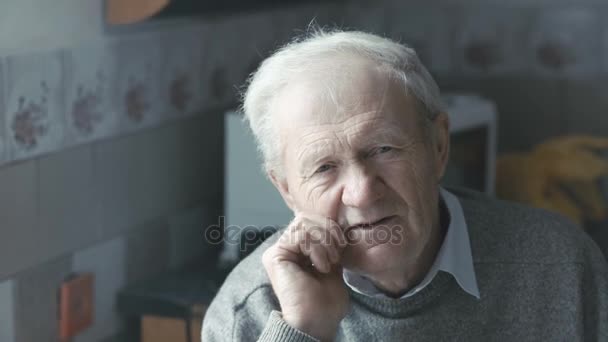 Portrait of sad old man looking at camera 4K - Felvétel, videó