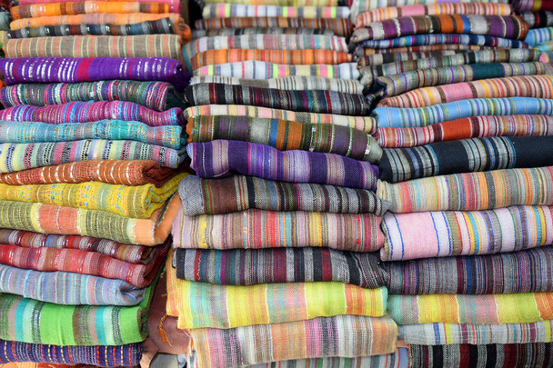 примерно сотканные марокканские плащи
 - Фото, изображение