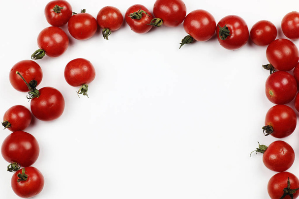 Tomates sobre fondo blanco - Foto, Imagen