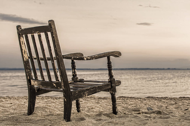 Old Chair on the Beach Sunset Background - Fotoğraf, Görsel