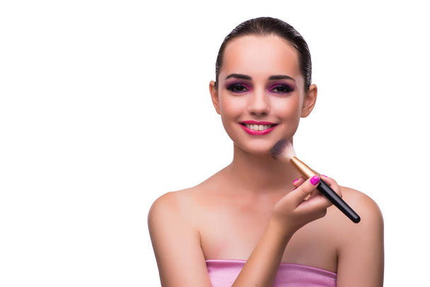 Vrouw krijgt make-up geïsoleerd op wit - Foto, afbeelding