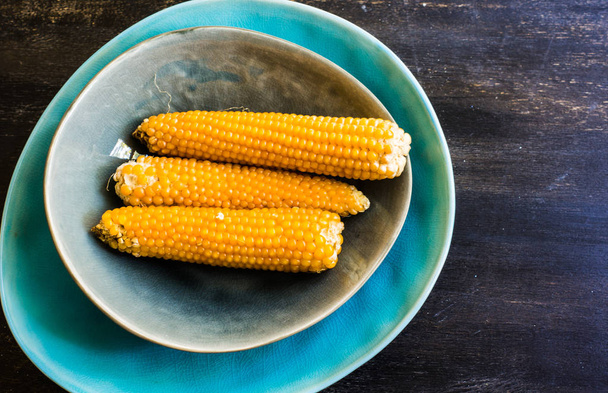 Dried corn in a bowl - Фото, изображение