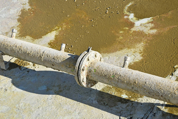 alte rostige Wasserleitung - Foto, Bild