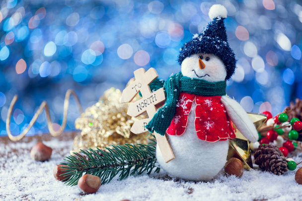 Cute Snowman On Snowy Christmas Wooden Background. - Foto, immagini
