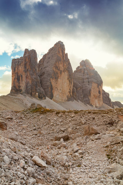 Тре Чіме ді Lavaredo у мальовничій місцевості в Доломітових Альп - Фото, зображення