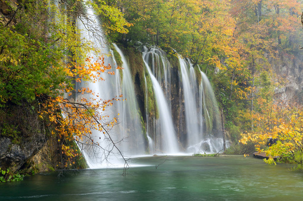 Цвета осени и водопады Плитвицкого национального парка
 - Фото, изображение