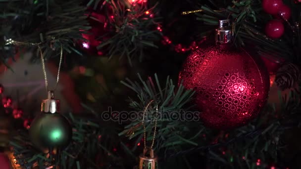 Noel kompozisyon üst görünüm, kırmızı topları, yeni yıl eves - Video, Çekim