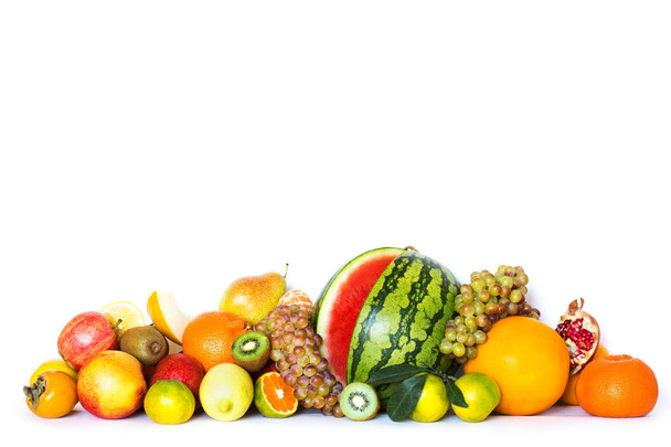 frutas frescas isoladas sobre fundo branco. - Foto, Imagem
