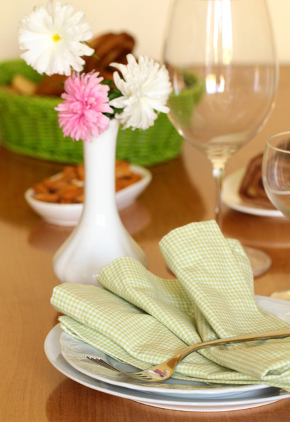 花と休日テーブルの設定 - 写真・画像