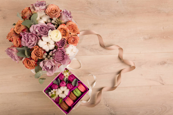 花のギフト ボックス - 写真・画像