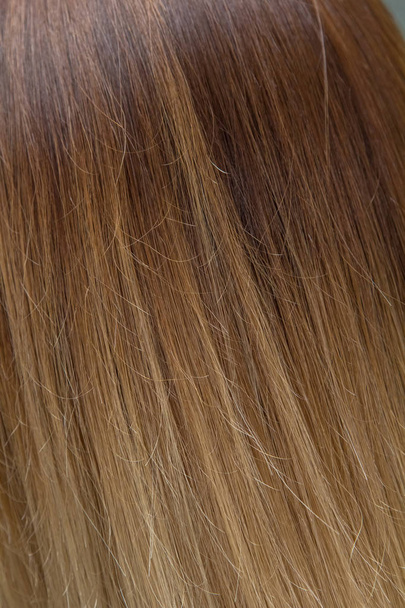 παρασκήνιο, φωτεινό, υγιές γυναικεία μαλλιά - Φωτογραφία, εικόνα