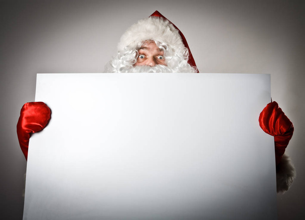 Papá Noel y papel blanco
 - Foto, Imagen