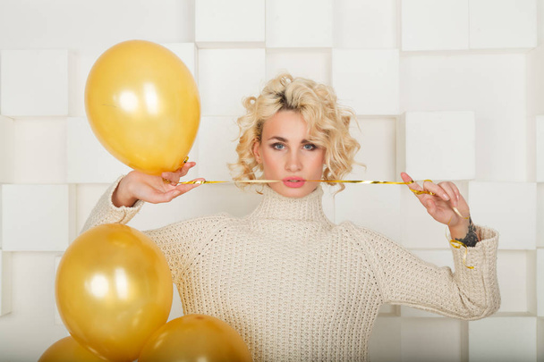 sexy fashionable woman standing with balloons - Fotoğraf, Görsel