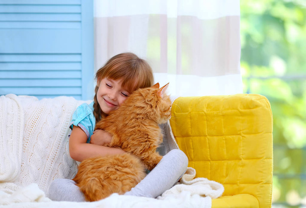 Cute little girl and red cat  - Φωτογραφία, εικόνα
