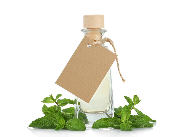 Essential oil with mint - Foto, imagen