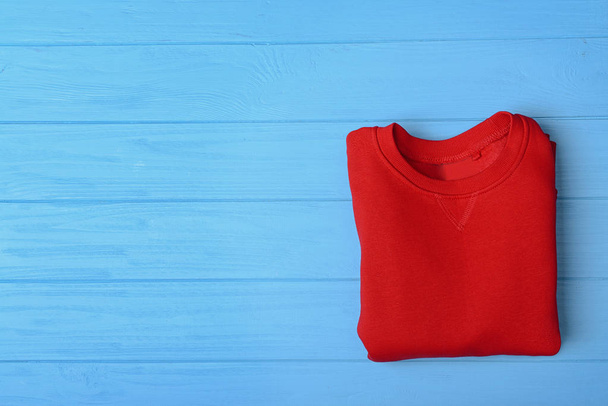 Red sweater on blue  - Fotografie, Obrázek